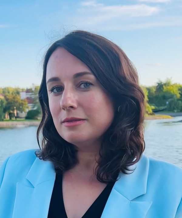 Professional photo of Diana Dushkova